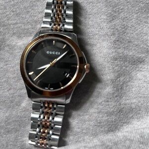 Gucci Black Dial Two-Tone Silver and Rose Gold Bracelet Watch